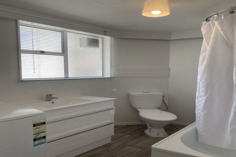 Photo of property in 5 Hawker Street, Mount Victoria, Wellington, 6011