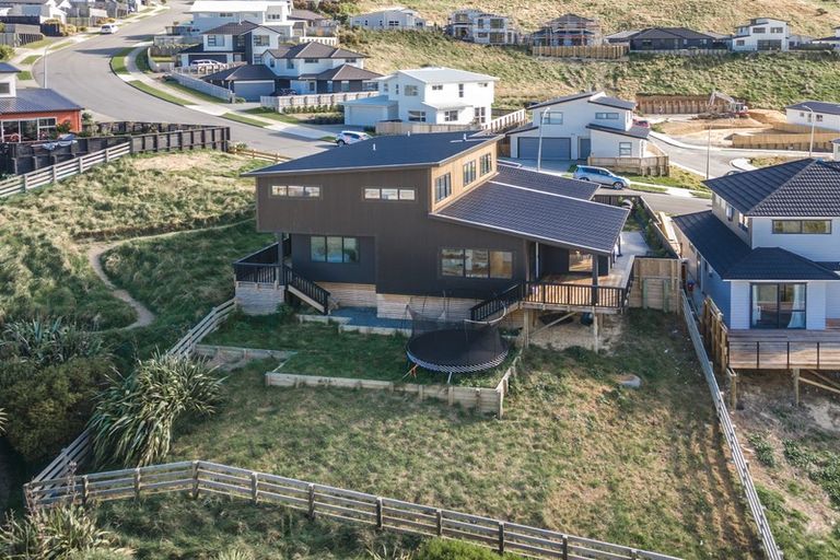 Photo of property in 140 Amesbury Drive, Churton Park, Wellington, 6037