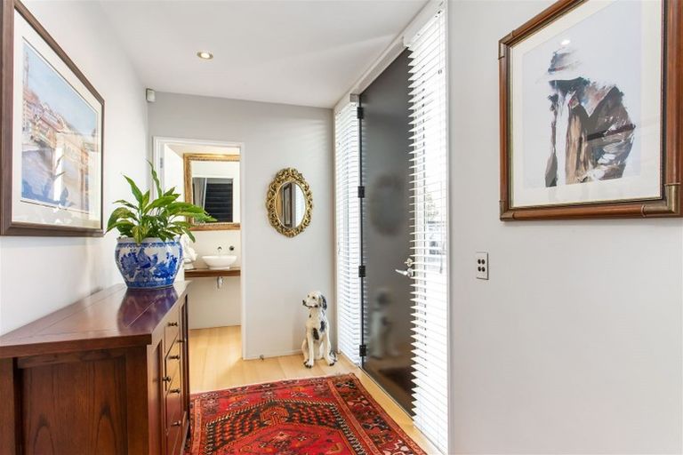 Photo of property in 10 Strowan Road, Strowan, Christchurch, 8052