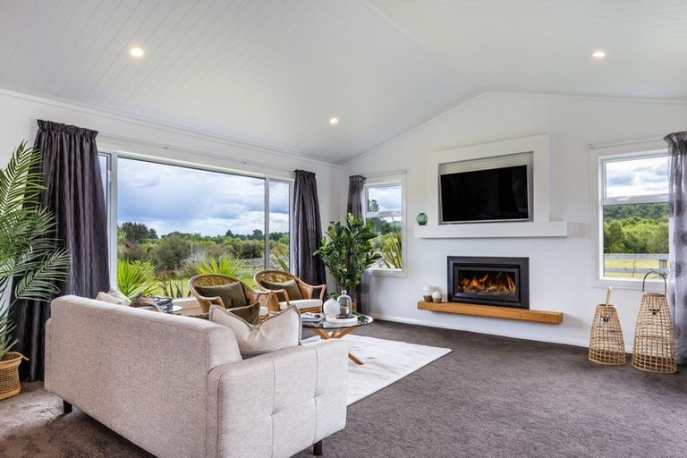 Photo of property in 6 Oakdale Drive, Kinloch, Taupo, 3377