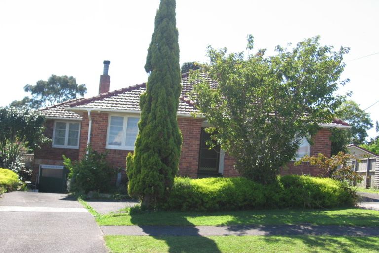 Photo of property in 37 Savoy Road, Glen Eden, Auckland, 0602