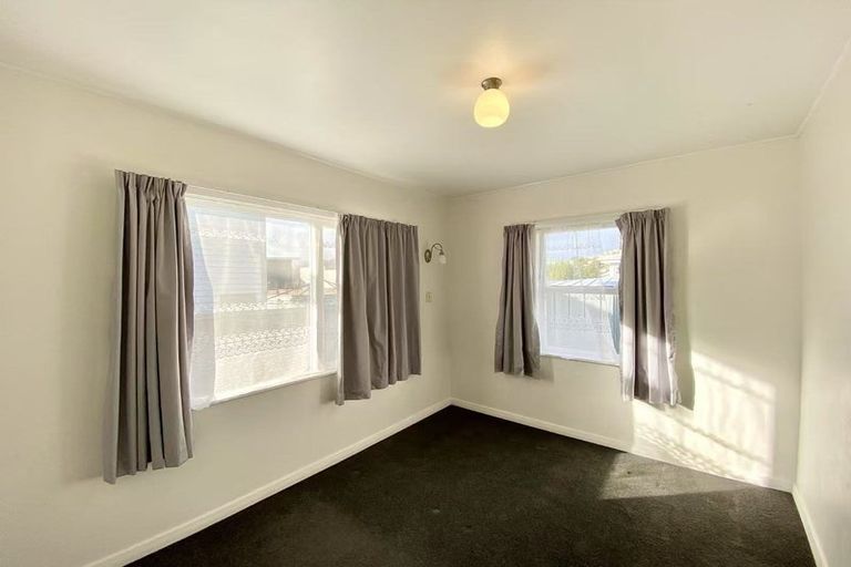 Photo of property in 58 Broderick Road, Johnsonville, Wellington, 6037