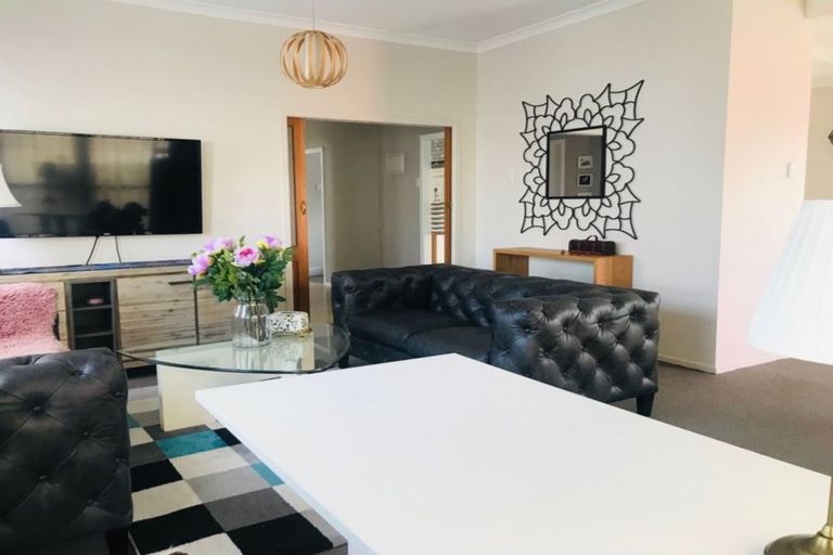 Photo of property in 12 Walmer Road, Point Chevalier, Auckland, 1022