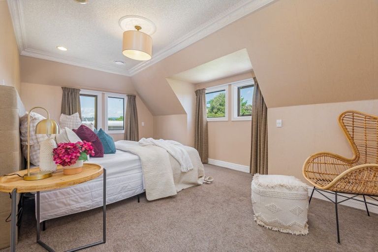 Photo of property in 21 Springdale Grove, Fitzherbert, Palmerston North, 4410