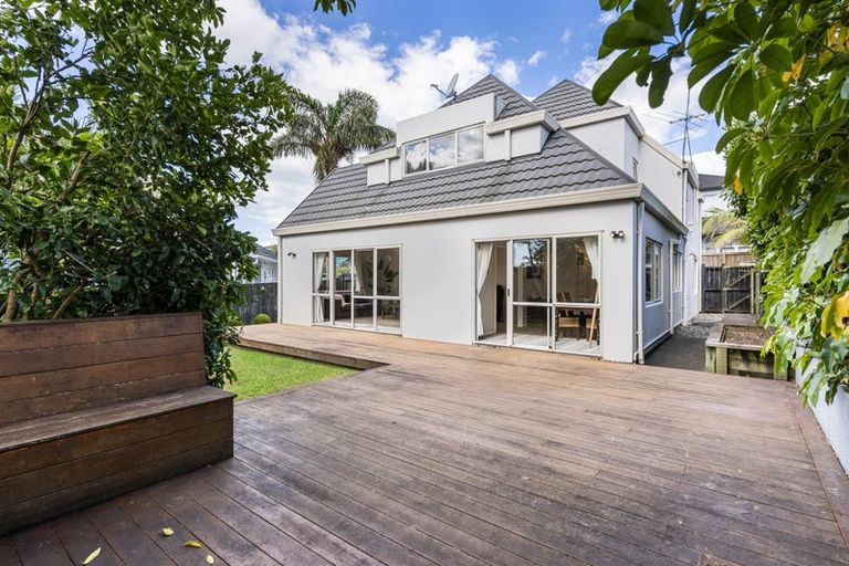 Photo of property in 2/13 Eversleigh Road, Belmont, Auckland, 0622