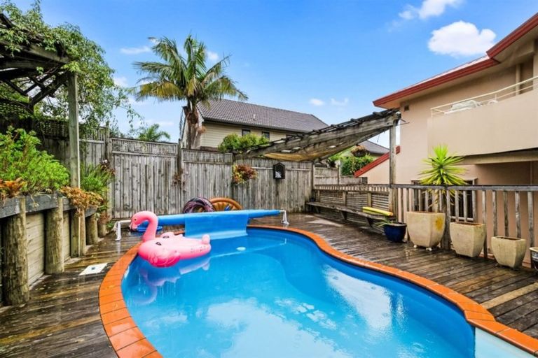 Photo of property in 2/26 Orchard Road, Waiake, Auckland, 0630