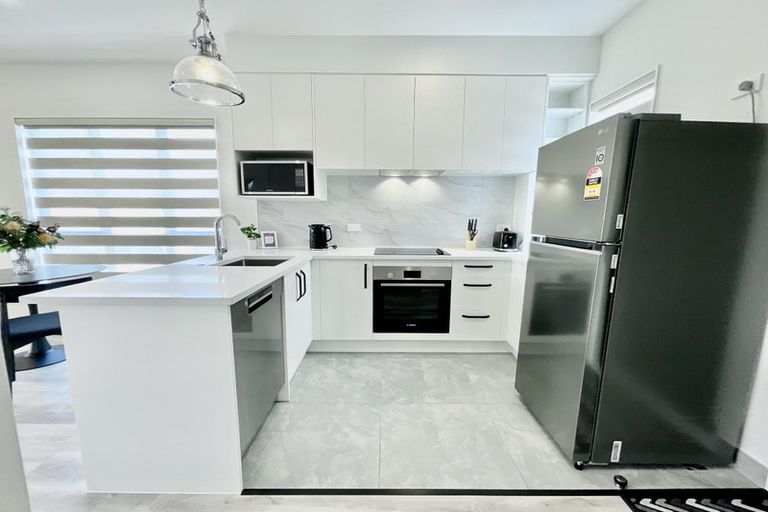 Photo of property in 4/241 Don Buck Road, Massey, Auckland, 0614