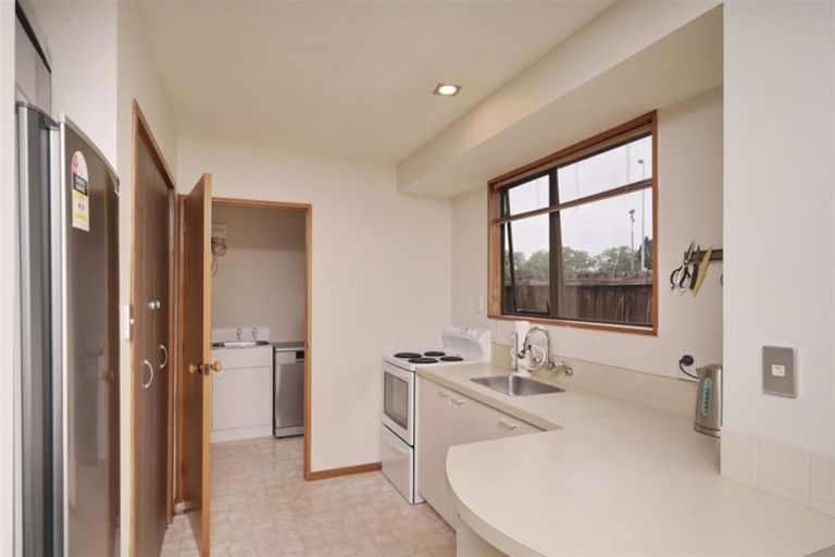 Photo of property in 2/48 Shannon Place, Belfast, Christchurch, 8051