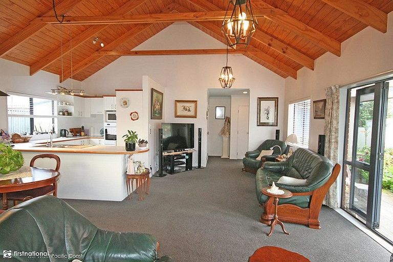 Photo of property in 107b Ocean Road, Whangamata, 3620