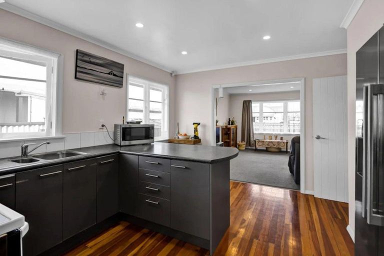 Photo of property in 124 Waihi Road, Hawera, 4610