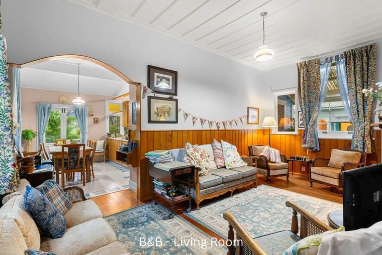 Photo of property in Saddlery Cottage, 3245 Paparoa-oakleigh Road, Paparoa, 0571