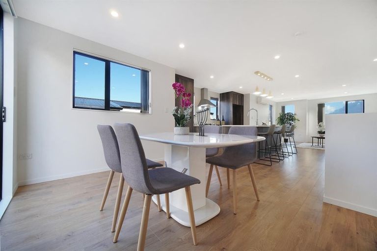 Photo of property in 22b Crestview Rise, Papakura, 2110