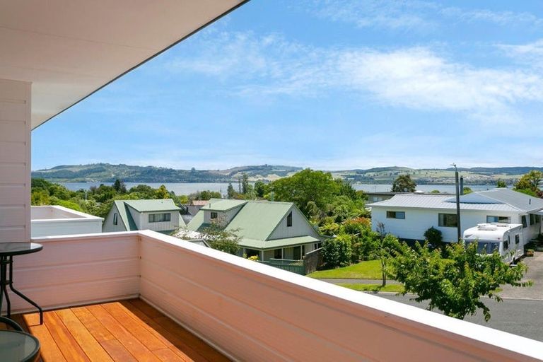 Photo of property in 2 Golders Place, Richmond Heights, Taupo, 3330