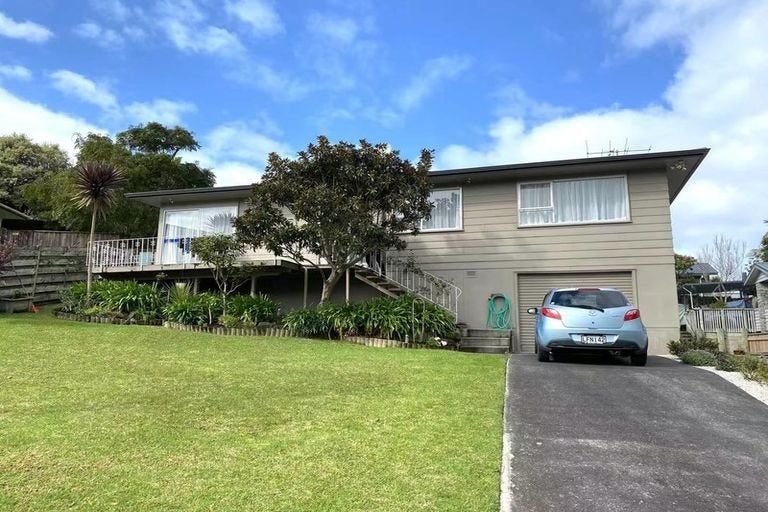 Photo of property in 59 Lavery Place, Sunnynook, Auckland, 0632