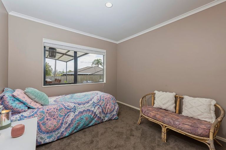 Photo of property in 12 Reybert Place, Massey, Auckland, 0614