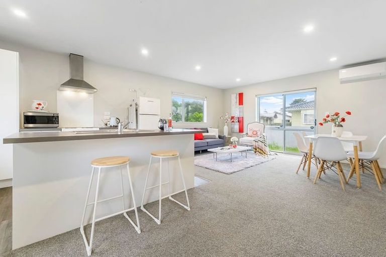 Photo of property in 2/1 Clarice Place, Takanini, 2112