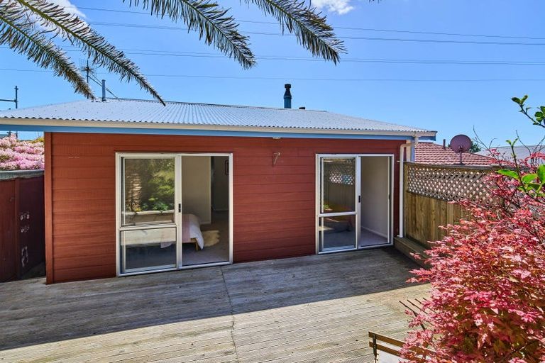 Photo of property in 39 Edgecombe Street, Newlands, Wellington, 6037