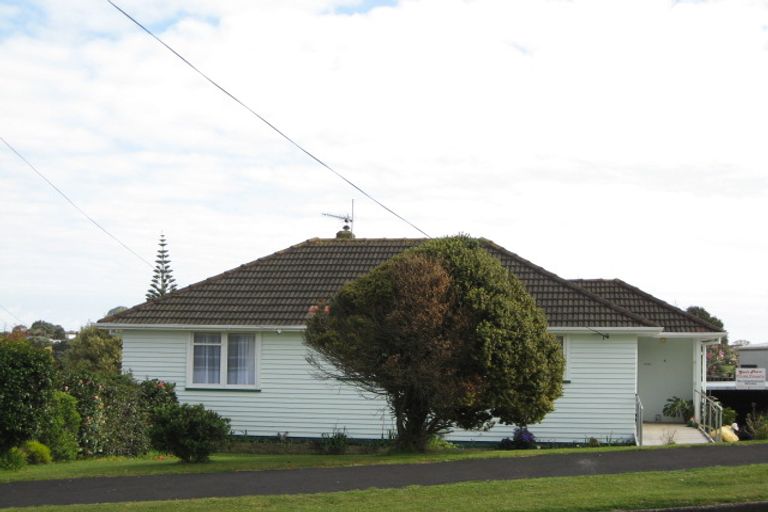 Photo of property in 3 Endeavour Street, Marfell, New Plymouth, 4310
