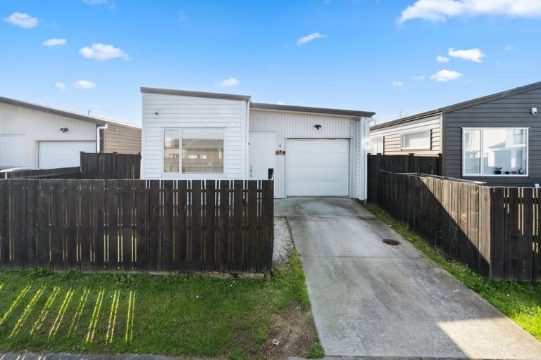 Photo of property in 4 Swamp Kauri Grove, Papakura, 2110