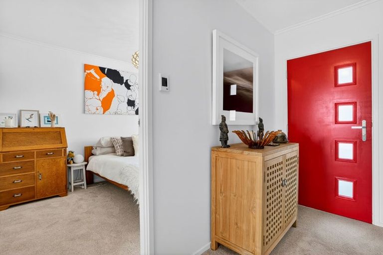 Photo of property in 2/35 Rangitoto Terrace, Milford, Auckland, 0620