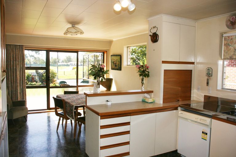 Photo of property in 15 Abercrombie Street, Milton, 9220