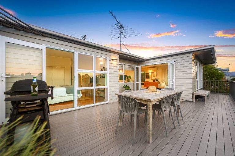 Photo of property in 40 Peter Terrace, Castor Bay, Auckland, 0620