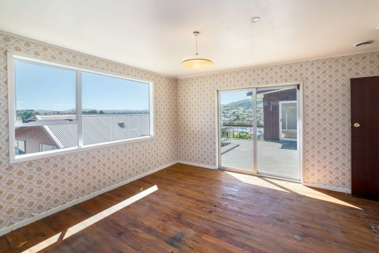 Photo of property in 13 Rembrandt Avenue, Tawa, Wellington, 5028