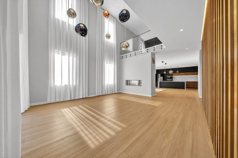 Photo of property in 28 Roxborough Place, East Tamaki Heights, Auckland, 2016