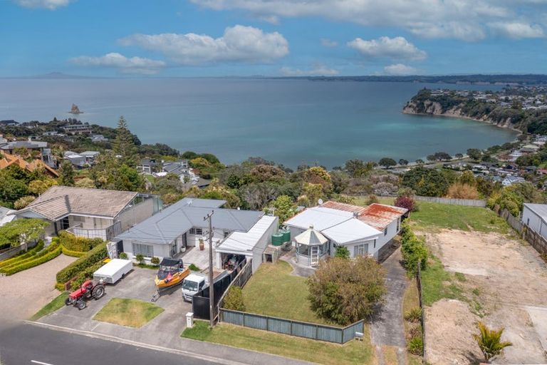 Photo of property in 31 Roberts Road, Matakatia, Whangaparaoa, 0930