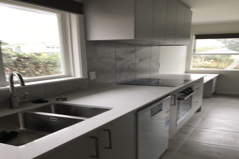 Photo of property in 19 Lyford Crescent, Sunnynook, Auckland, 0620