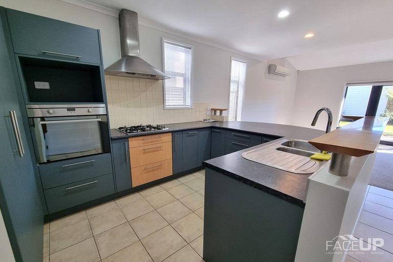 Photo of property in 52 Vinograd Drive, Te Atatu Peninsula, Auckland, 0610