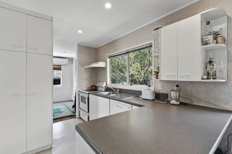 Photo of property in 3 Theban Place, Totara Vale, Auckland, 0629