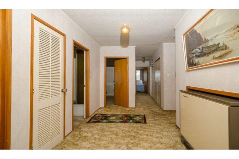 Photo of property in 46 Matuhi Rise, Henderson, Auckland, 0612