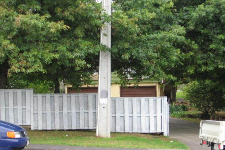 Photo of property in 174 Sunnynook Road, Totara Vale, Auckland, 0627