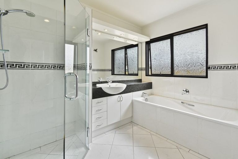 Photo of property in 2/28 Gills Avenue, Papakura, 2110