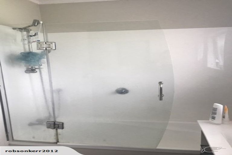 Photo of property in 17 Blanes Road, Weymouth, Auckland, 2103