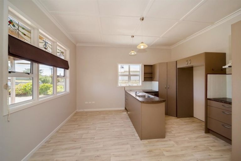 Photo of property in 20 Caledonia Street, Hawera, 4610