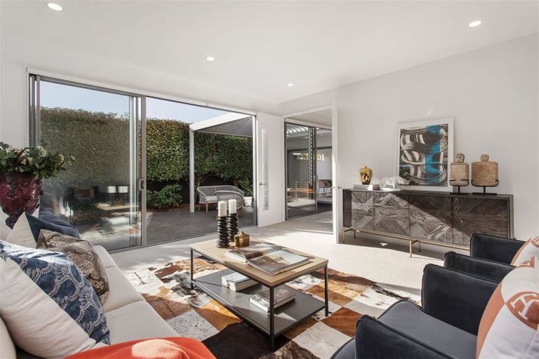 Photo of property in 45 Garreg Road, Bryndwr, Christchurch, 8052