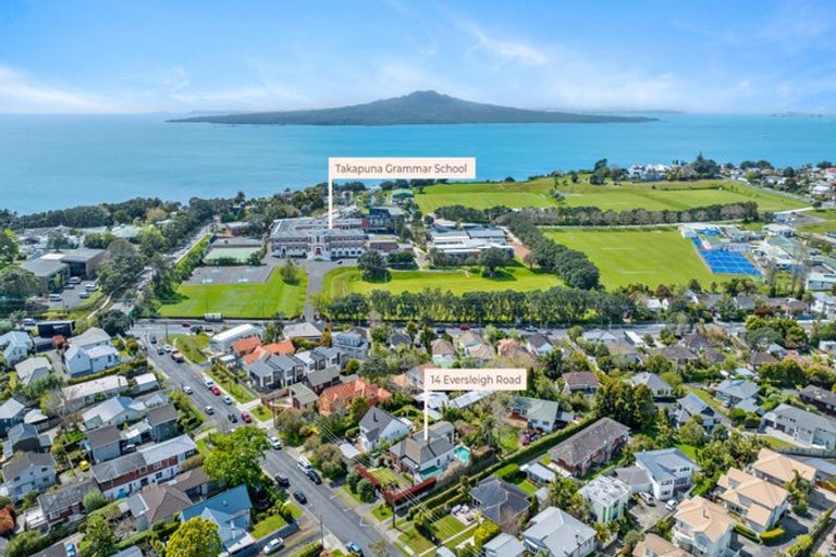 Photo of property in 14 Eversleigh Road, Belmont, Auckland, 0622