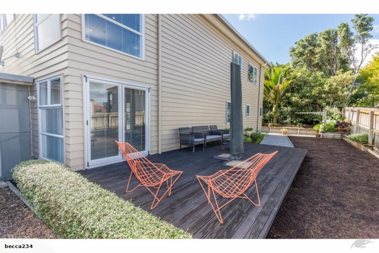 Photo of property in 8 Roy Maloney Drive, Henderson, Auckland, 0612