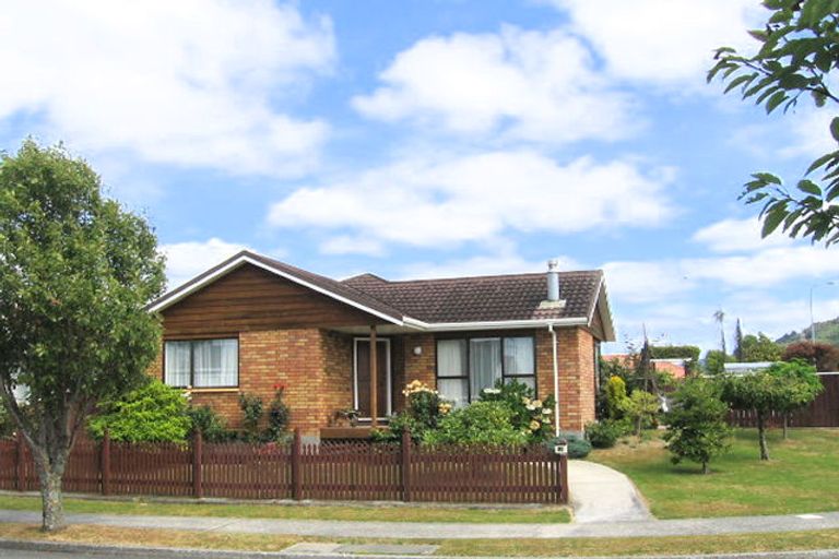 Photo of property in 15 Delaware Grove, Totara Park, Upper Hutt, 5018