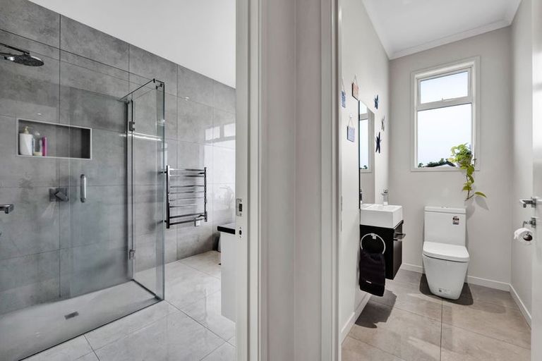 Photo of property in 18 Te Arakete Place, Hurworth, New Plymouth, 4310