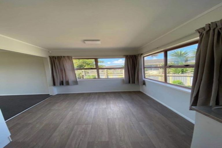 Photo of property in 13 Ilford Crescent, Mangere, Auckland, 2022