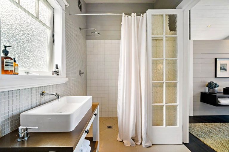 Photo of property in 20 Seabreeze Road, Narrow Neck, Auckland, 0624