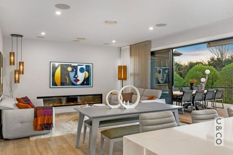 Photo of property in 21 Vogwill Road, Kumeu, 0810