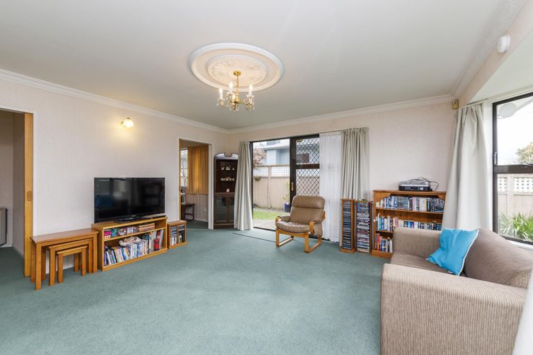 Photo of property in 1 Wincanton Place, Awapuni, Palmerston North, 4412