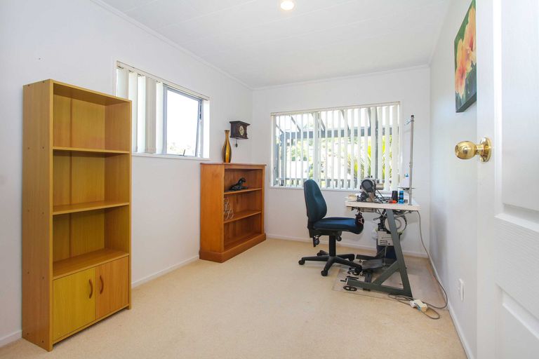 Photo of property in 1/18 Teviot Place, Totara Vale, Auckland, 0629