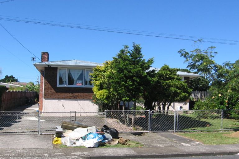 Photo of property in 3 Cobham Crescent, Kelston, Auckland, 0602