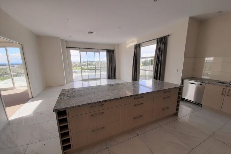 Photo of property in 12 Butler Stoney Crescent, Silverdale, 0932