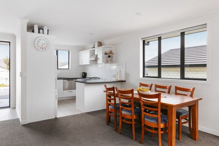 Photo of property in Waterview Estate, 5/4 Greystone Place, Omokoroa, 3114